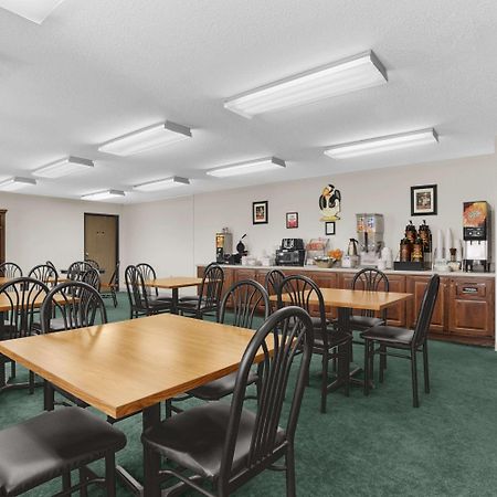 Hotel Super 8 By Wyndham Washington Extérieur photo