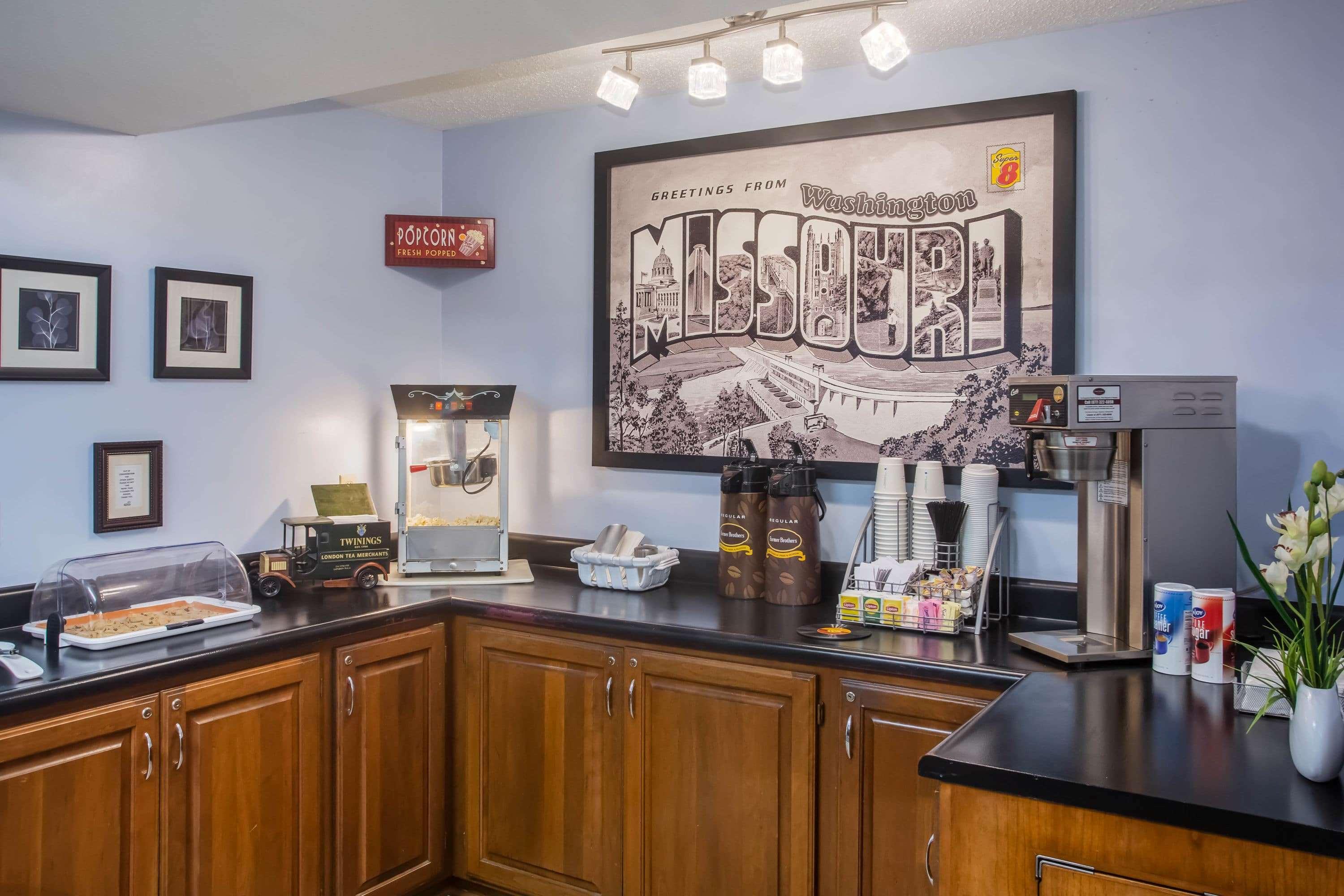 Hotel Super 8 By Wyndham Washington Extérieur photo